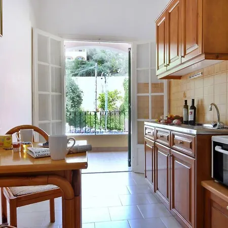 Dimitris 1 아파트호텔 *